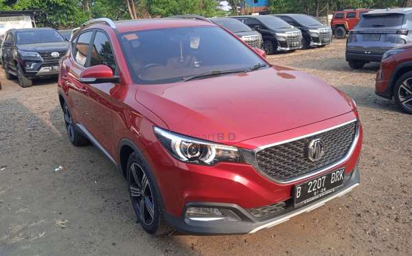 MG ZS LUX
