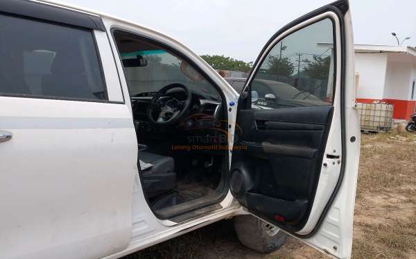 TOYOTA HILUX 2.4G DC