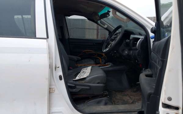 TOYOTA HILUX 2.4G DC