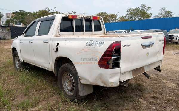 TOYOTA HILUX 2.4G DC