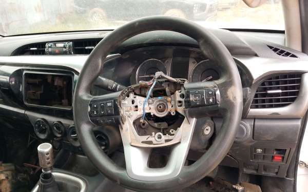 TOYOTA HILUX 2.4G DC