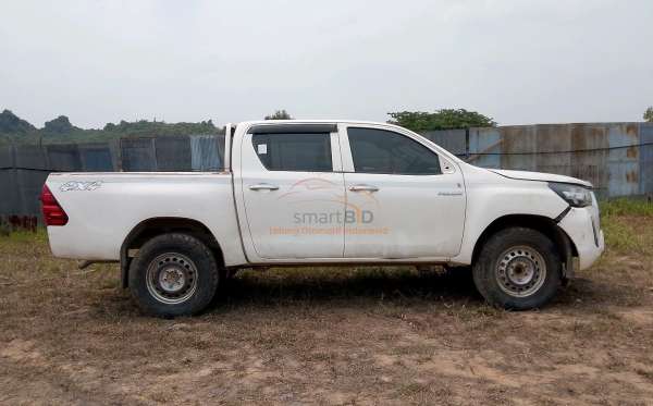 TOYOTA HILUX 2.4G DC