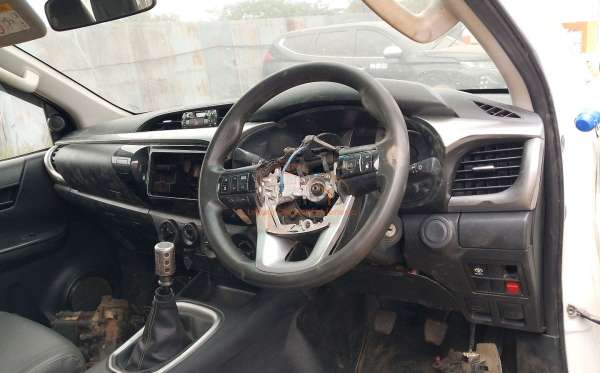 TOYOTA HILUX 2.4G DC