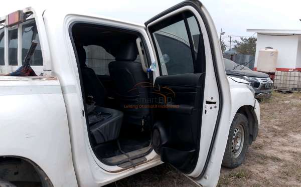 TOYOTA HILUX 2.4G DC