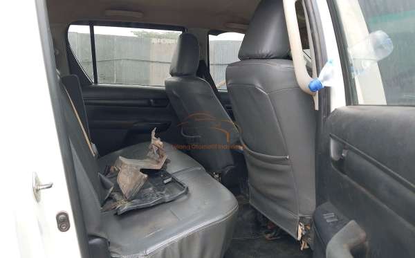 TOYOTA HILUX 2.4G DC