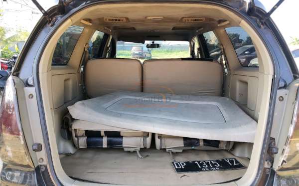 TOYOTA  INNOVA  V