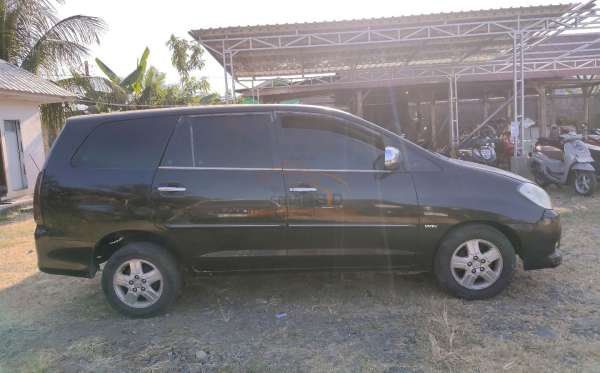 TOYOTA  INNOVA  V