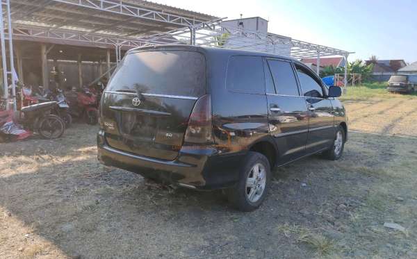 TOYOTA  INNOVA  V
