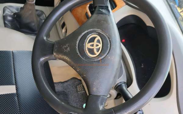 TOYOTA  INNOVA  V