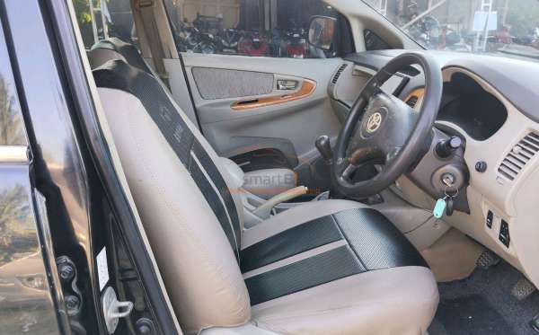 TOYOTA  INNOVA  V