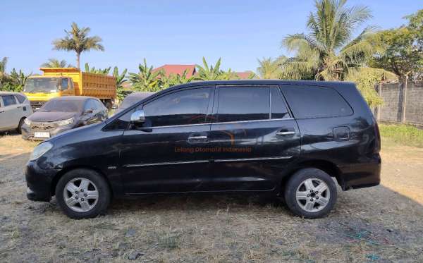 TOYOTA  INNOVA  V