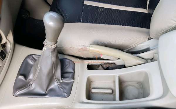 TOYOTA  INNOVA  V
