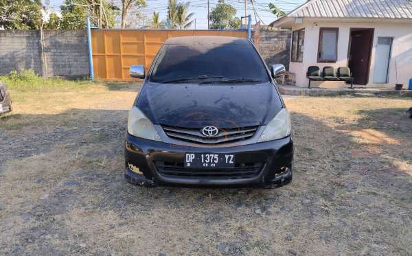 TOYOTA  INNOVA  V