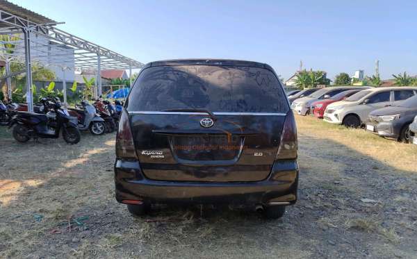 TOYOTA  INNOVA  V