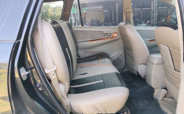 TOYOTA  INNOVA  V