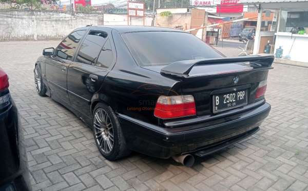 BMW 318i M/T