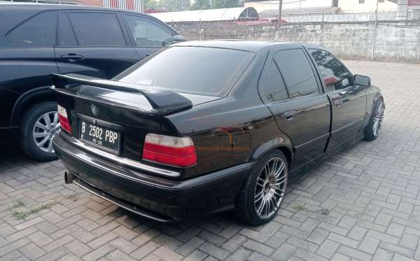 BMW 318i M/T