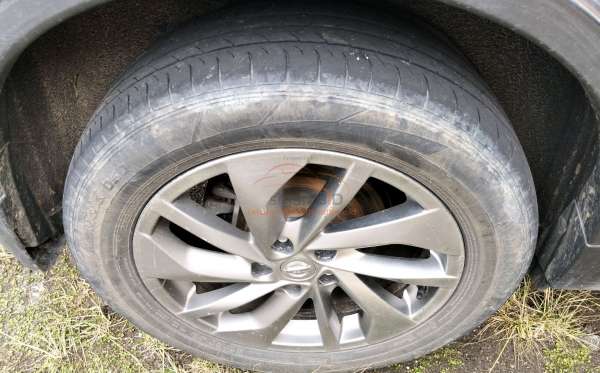NISSAN X TRAIL 2.5