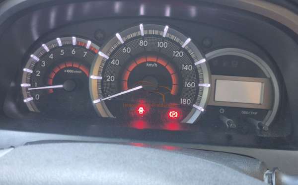 TOYOTA  AVANZA  1.3 E