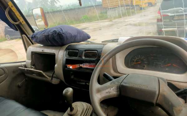 TOYOTA DYNA RINO XT 130 PS 6R BOX