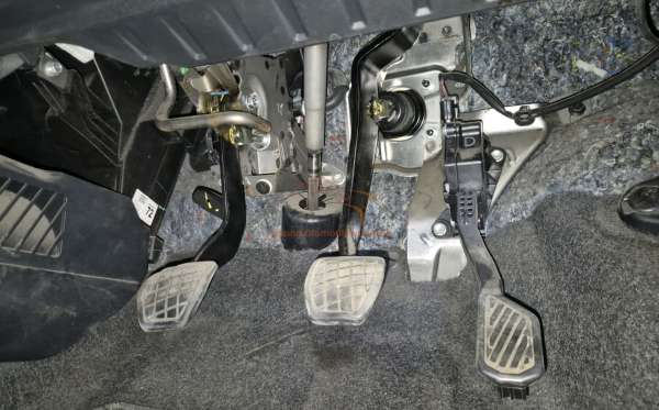 TOYOTA AVANZA E