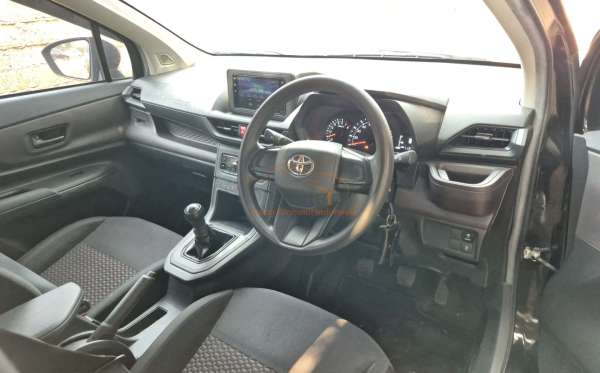TOYOTA AVANZA E
