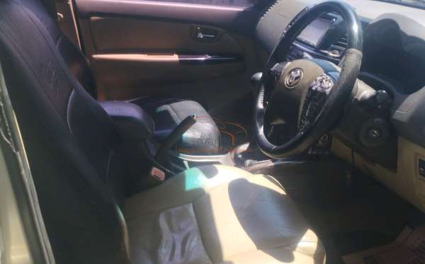 TOYOTA FORTUNER G 2.5