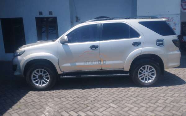 TOYOTA FORTUNER G 2.5