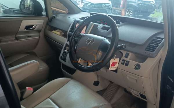 TOYOTA NAV1 V