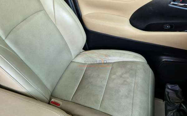 TOYOTA ALPHARD 2.5 G