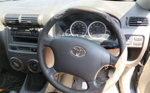 TOYOTA AVANZA