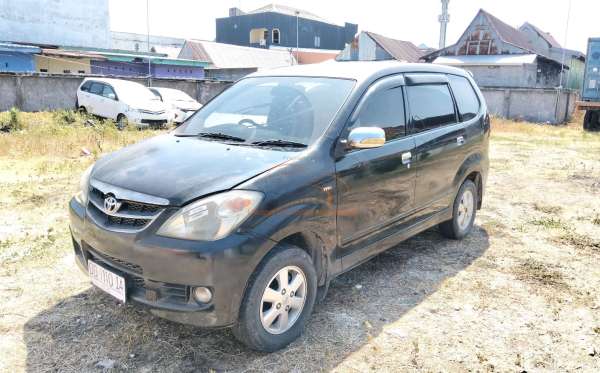 TOYOTA AVANZA