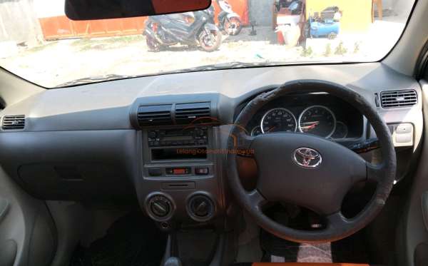 TOYOTA AVANZA