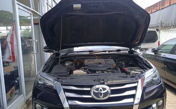 TOYOTA FORTUNER 2.4 VRZ