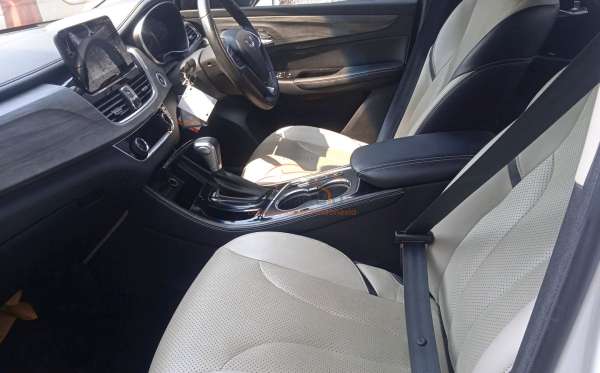 WULING CORTEZ 1.5ST LUX CVT