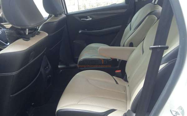 WULING CORTEZ 1.5ST LUX CVT