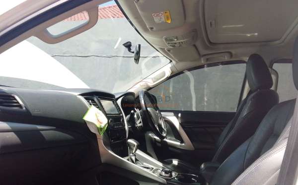 MITSUBISHI PAJERO SPORT DAKAR