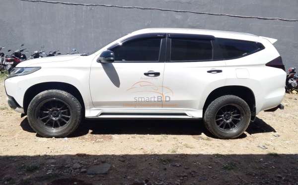 MITSUBISHI PAJERO SPORT DAKAR