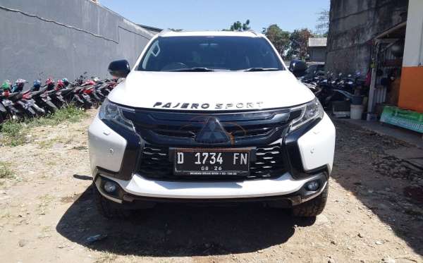 MITSUBISHI PAJERO SPORT DAKAR