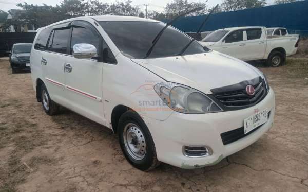 TOYOTA INNOVA