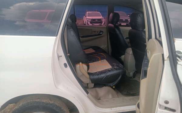 TOYOTA INNOVA