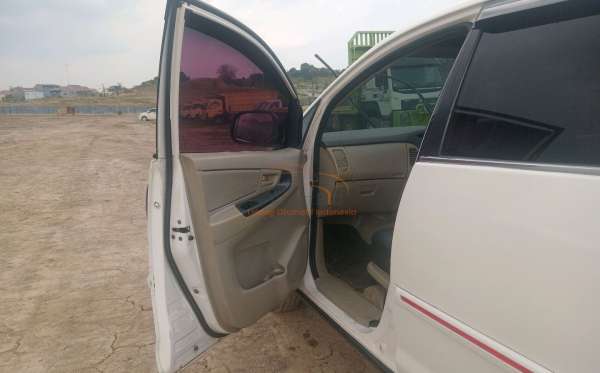 TOYOTA INNOVA