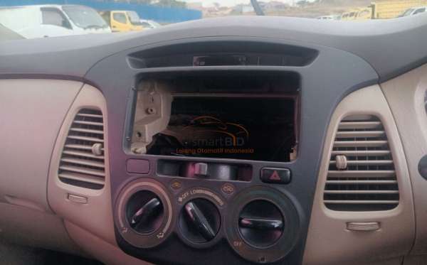 TOYOTA INNOVA