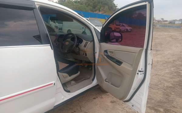 TOYOTA INNOVA