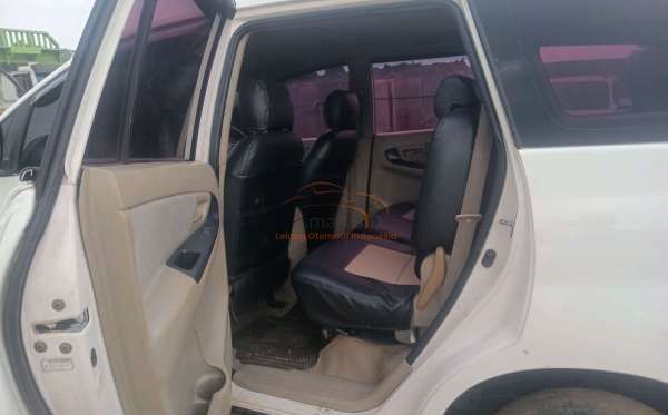 TOYOTA INNOVA