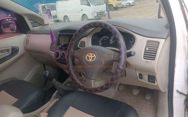 TOYOTA INNOVA