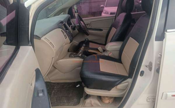 TOYOTA INNOVA