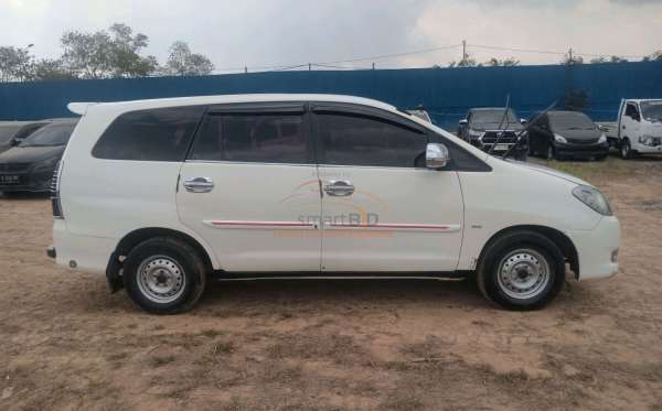 TOYOTA INNOVA