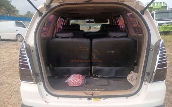TOYOTA INNOVA