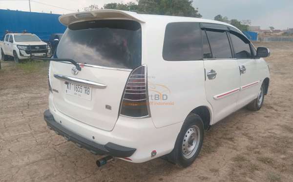 TOYOTA INNOVA